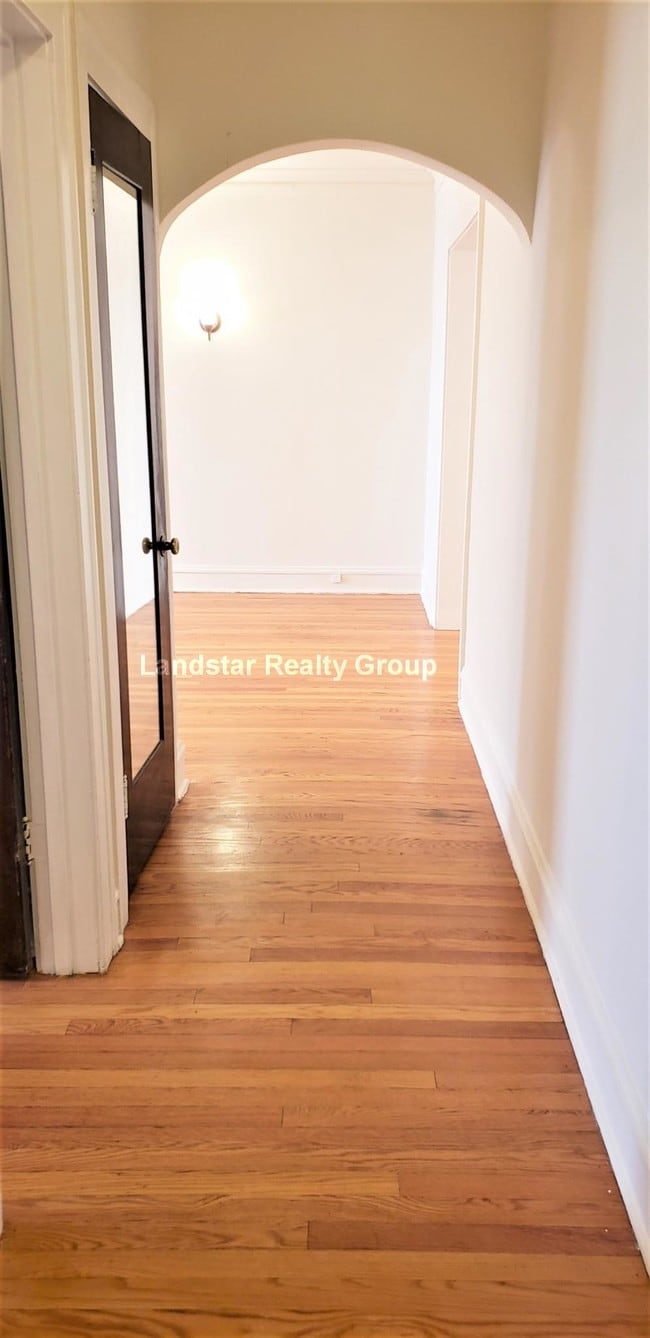 Building Photo - 4535 N Hamilton Ave