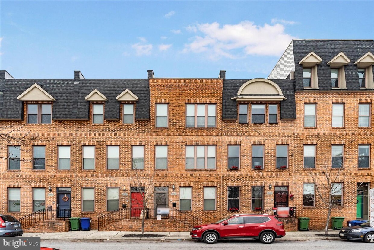 Primary Photo - 404 Grundy St