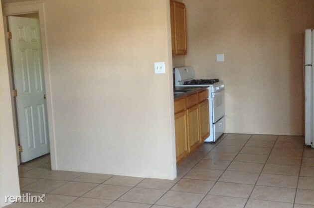 Building Photo - 2 br, 1 bath Townhome - 1167 N Catalina Ave