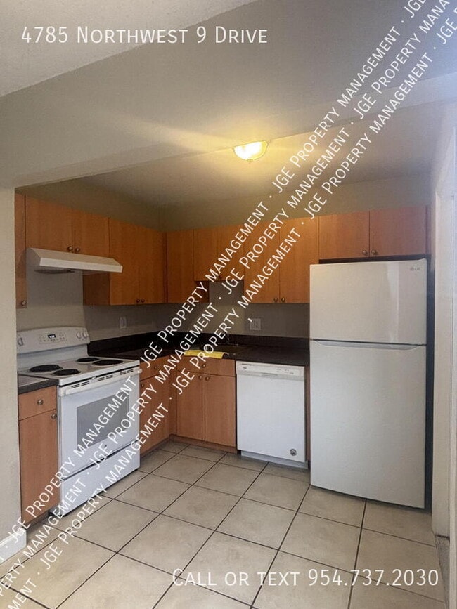 Foto del edificio - 4785 NW 9th Dr