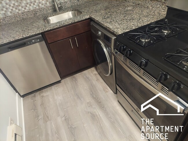 Building Photo - 4427 N Wolcott Ave