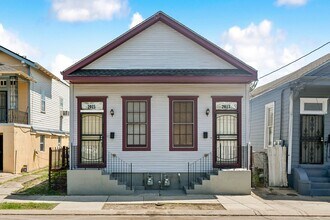 Building Photo - 2013 Almonaster Ave