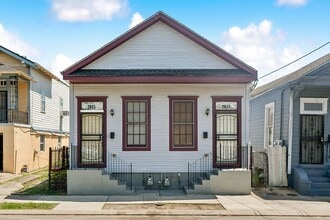 Building Photo - 2013 Almonaster Ave