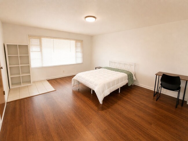 Photo - 1711 S 1300 E (Salt Lake City, UT) House