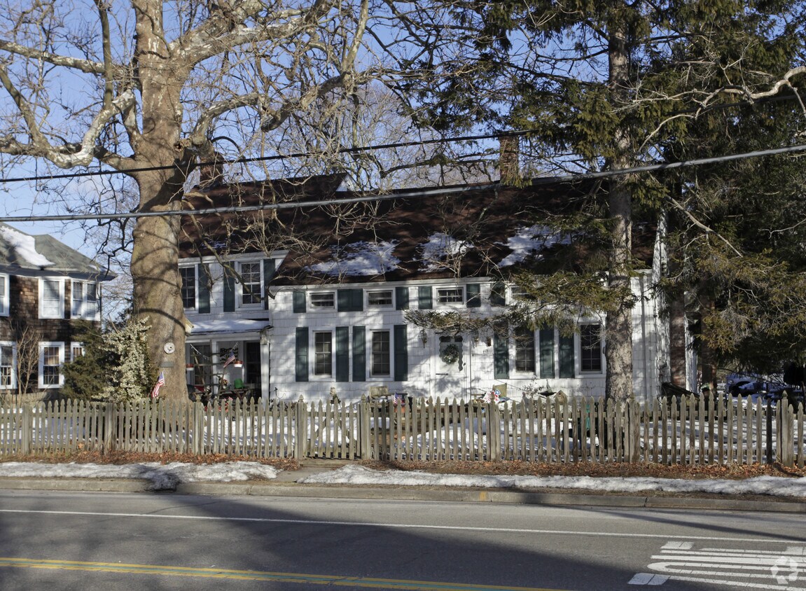 Building Photo - 475 Main St