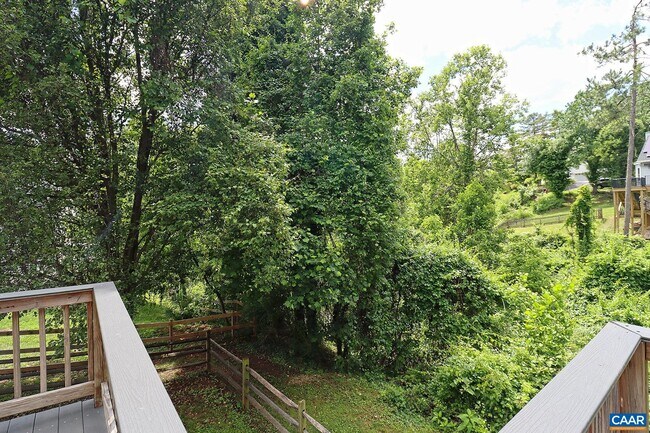 Foto del edificio - 206 Buttercup Ln