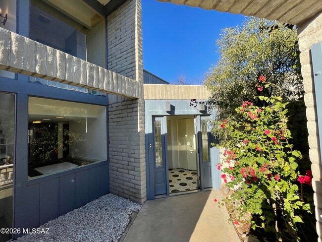 Building Photo - 6531 N Pontatoc Rd