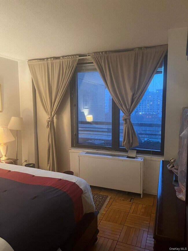 Foto del edificio - 330 E 38th St