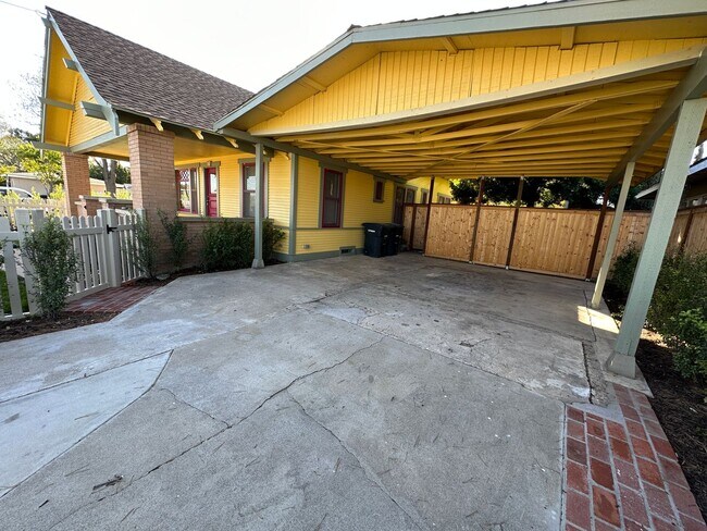 Foto del edificio - 678 N Shaffer St
