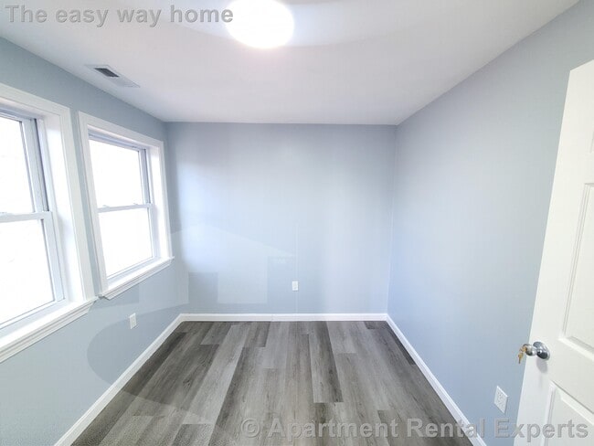 Building Photo - 289 Fellsway W