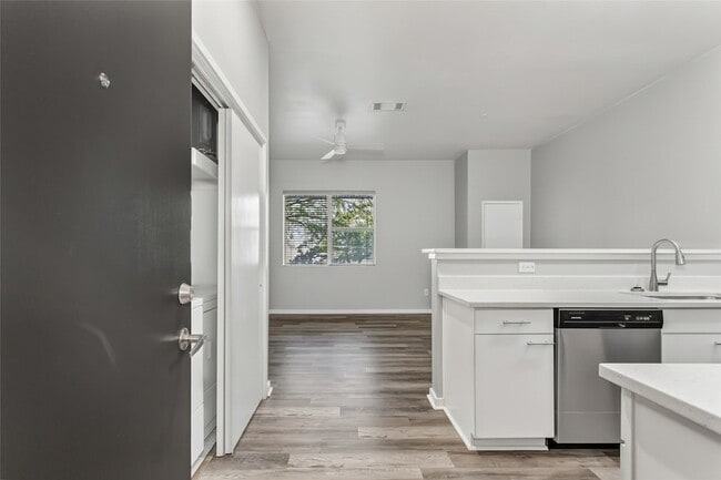 Building Photo - 3015 Bryan St