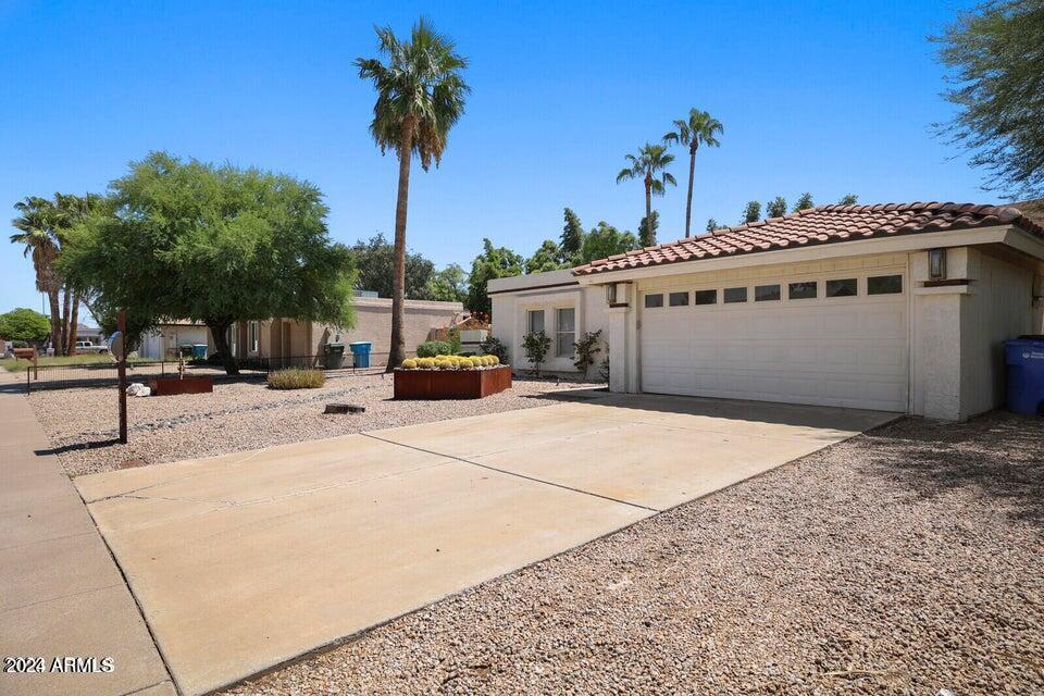 Primary Photo - 3915 E Larkspur Dr