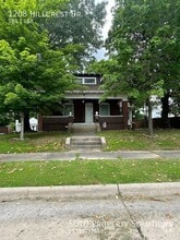 Building Photo - 1208 Hillcrest Dr