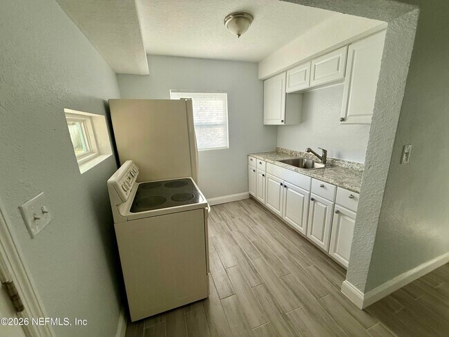 Foto del edificio - 4721 E Castlewood Dr