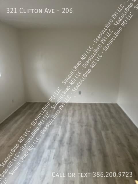 Building Photo - 321 Clifton Ave