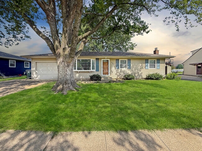 Building Photo - 3920 Knoll Ridge Dr