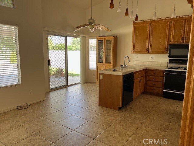 Foto del edificio - 1303 Fairway Oaks Ave