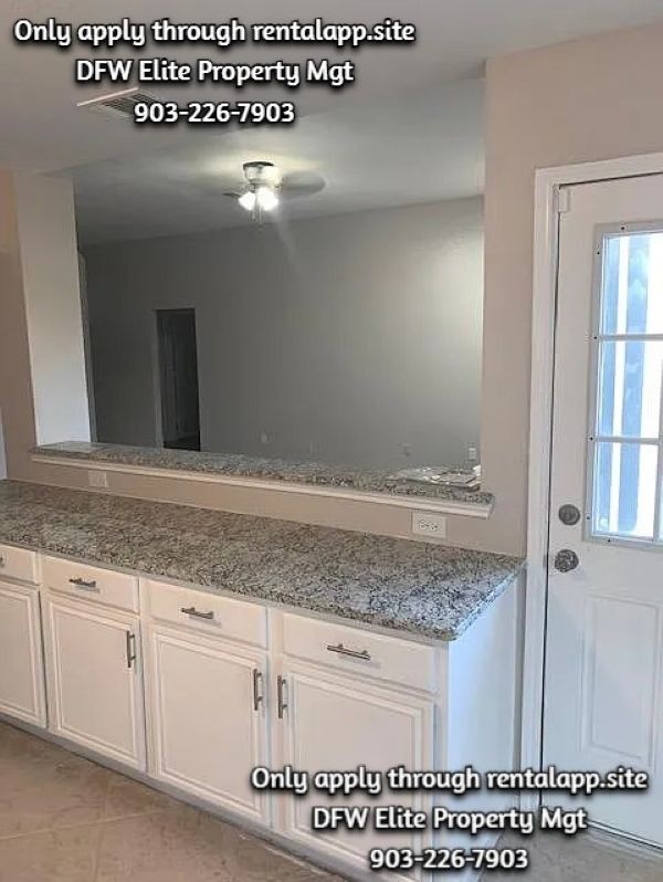 Foto del edificio - 468 Maplegrove Rd