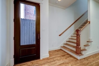 Building Photo - 2409 Morse St