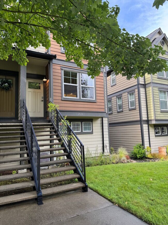 Foto del edificio - Amazing 2 Bed + Den, 2.5 Bath Townhome with A/C & 2-Car Garage in West Seattle!