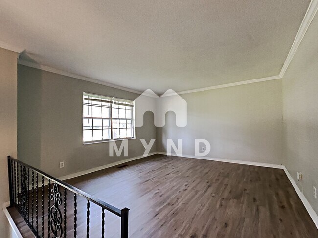 Building Photo - 417 5th St