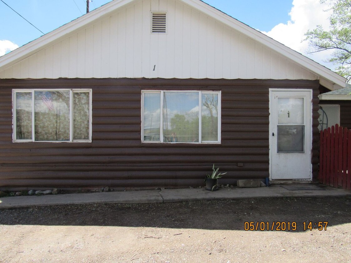 Primary Photo - RUSTIC, SINGLE FAMILY HOME in Rifle!