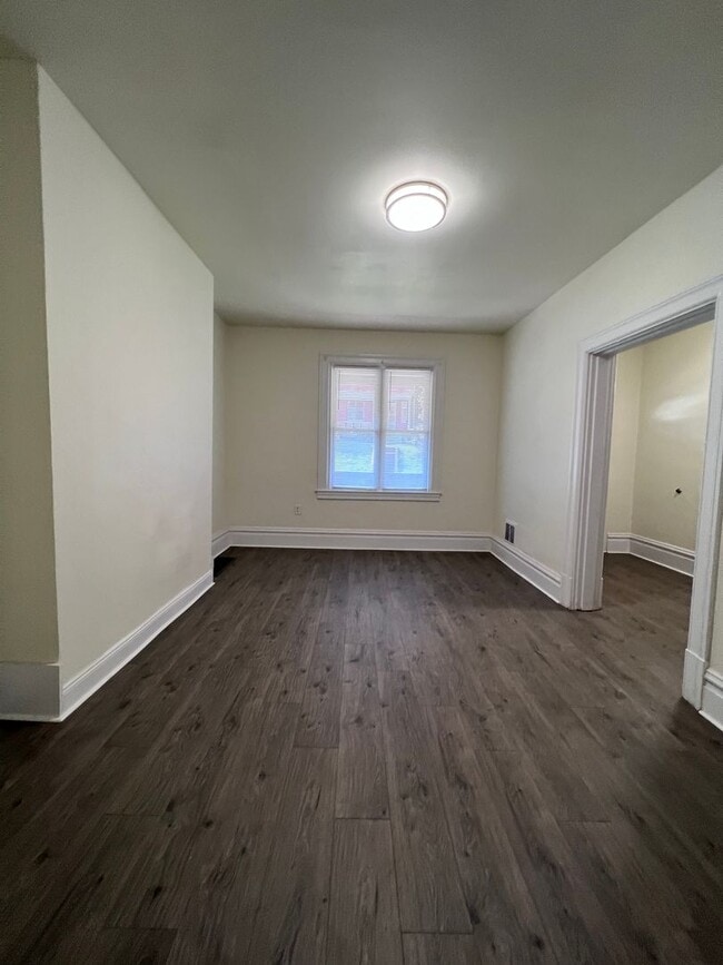 Foto del edificio - Updated 4BR 1.5 bath home with rear parking!