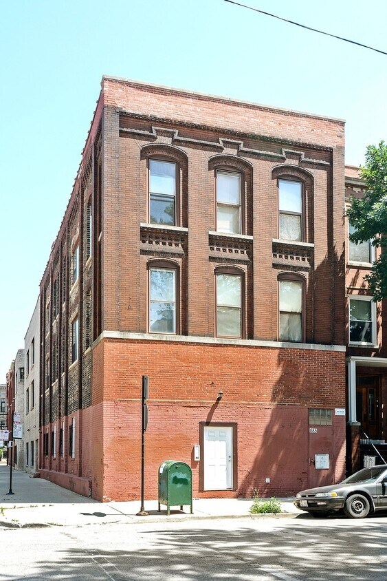 Primary Photo - 885 N Marshfield Ave
