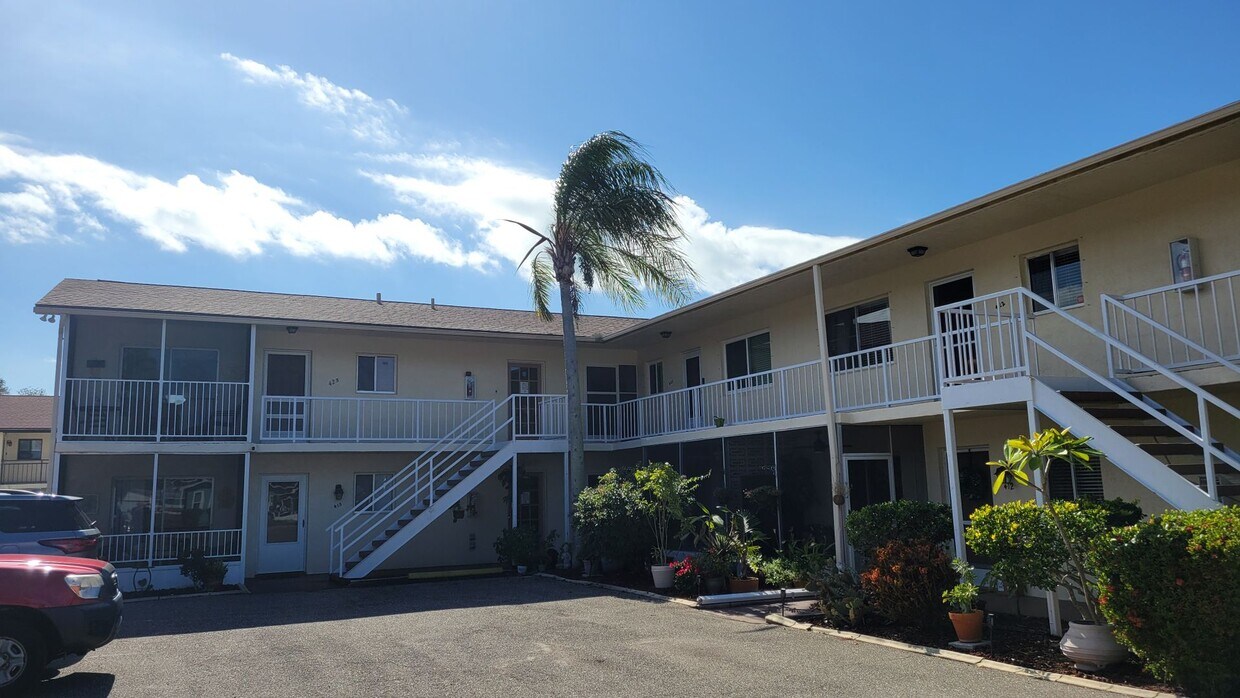 Primary Photo - Annual furnished optional 2/1 condo Island...