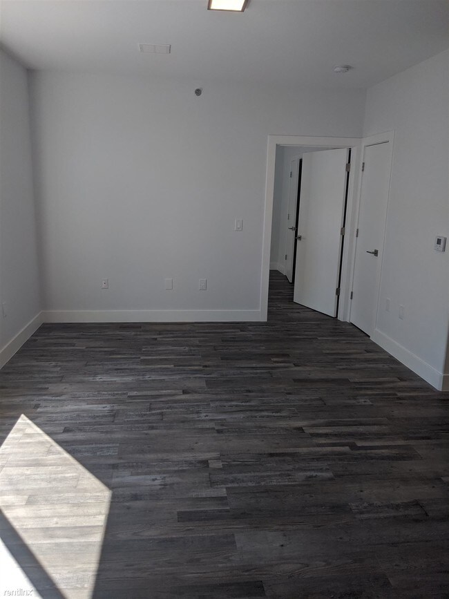 Building Photo - 1 br, 1 bath Apartment - 7004 Broadway 504
