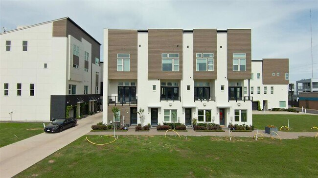 Foto del edificio - 7 N St Charles St