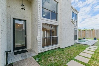 Building Photo - 1326 Forest Home Dr