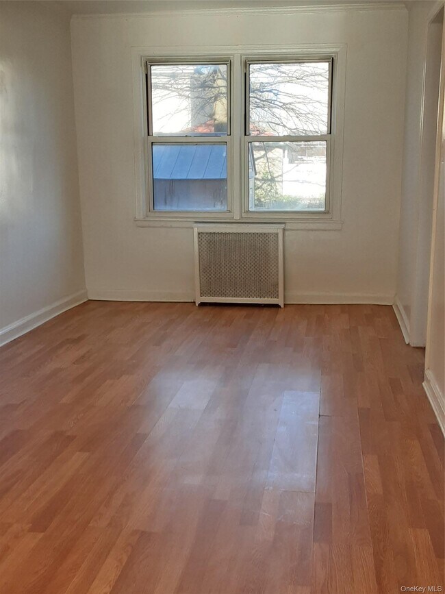 Foto del edificio - 76-25 167th St