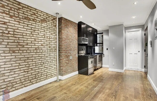 Building Photo - 438 W 52nd St