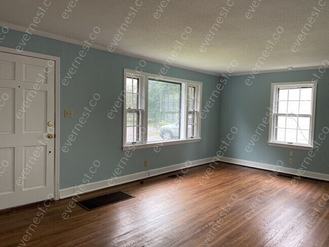 Building Photo - 5008 Golfview Dr
