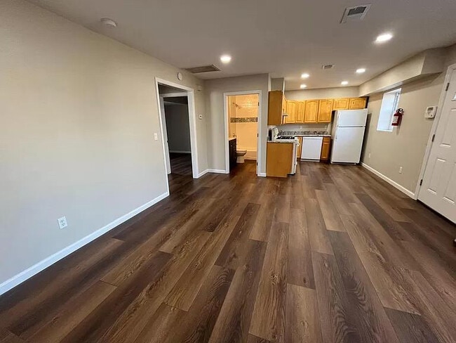 Building Photo - 63 Oakland St