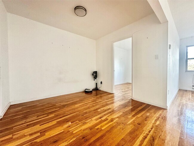 Foto del edificio - 211-32 23rd Ave