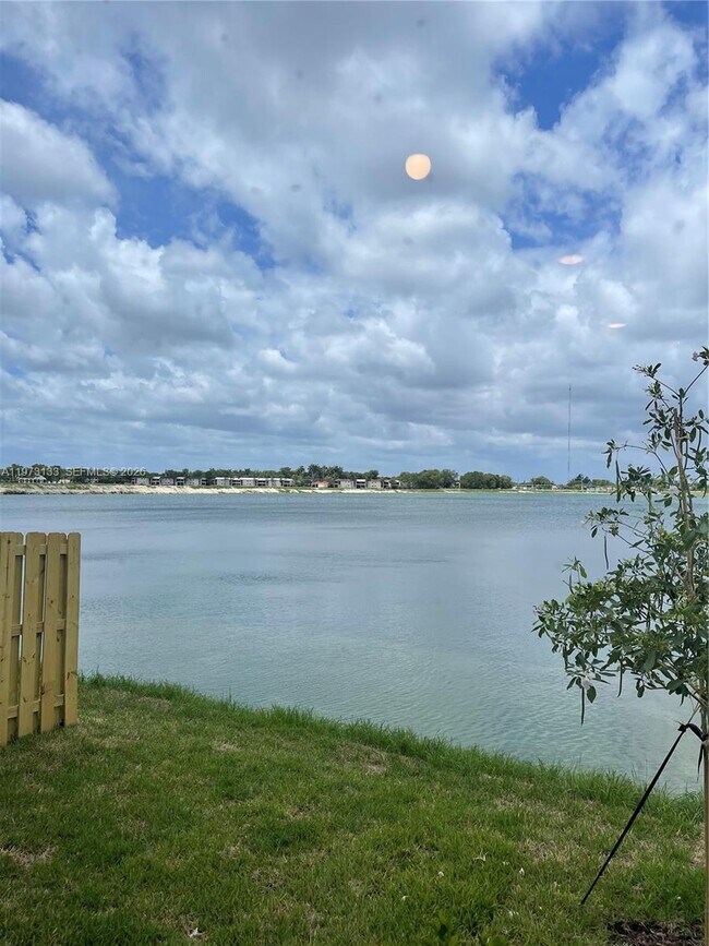 Foto del edificio - 20564 NE 5th Pl