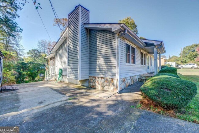Building Photo - 905 Rambling Rose Ct NW