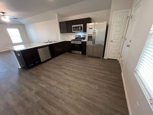 Building Photo - Three Bedroom | Two Bath Home in Robinson ...