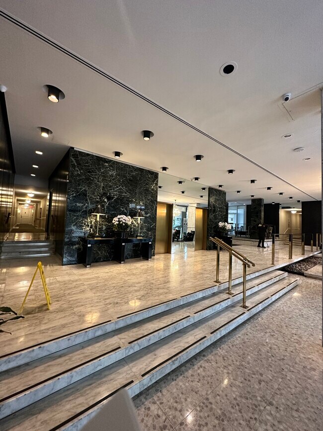 Building Photo - 10450 Wilshire Blvd