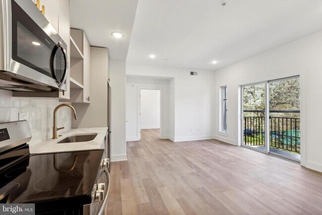 Building Photo - 367 W Hortter St