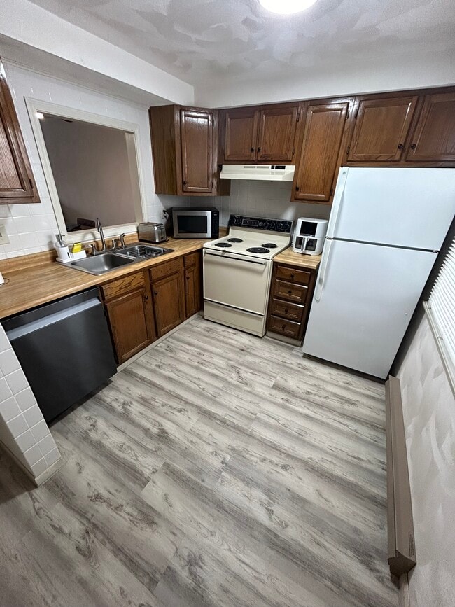 Kitchen - 14 Chelsea Sq