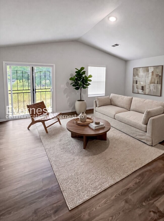 Building Photo - Cozy 4-Bedroom Home with Modern Amenities / Pet-Friendly / Available Now!