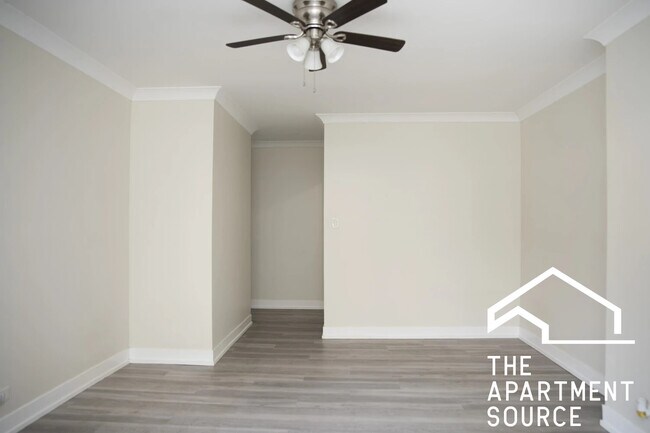 Foto del edificio - 1421 W Hutchinson St