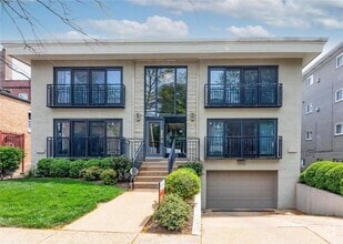 Building Photo - 610 Forest