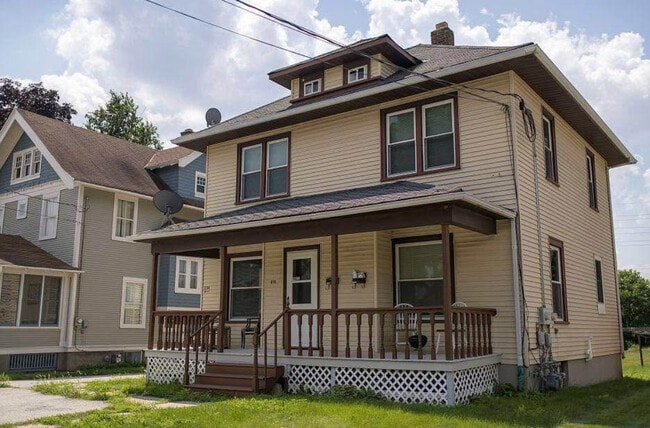 Building Photo - 610 North St