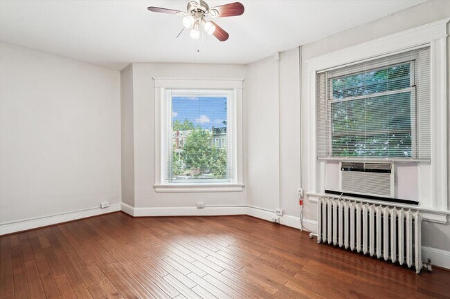 Foto del edificio - 150 Seaton Pl NW