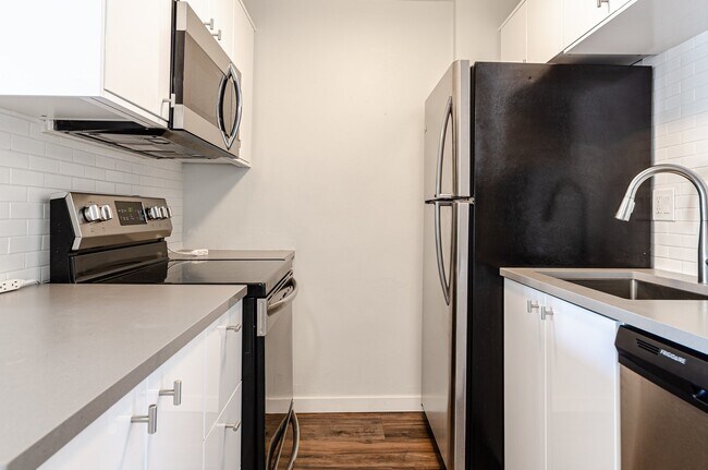 Building Photo - Wonderful 1 bedroom / 1 bathroom condo ava...