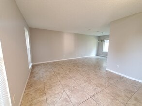 Building Photo - 3323 Green Fields Dr